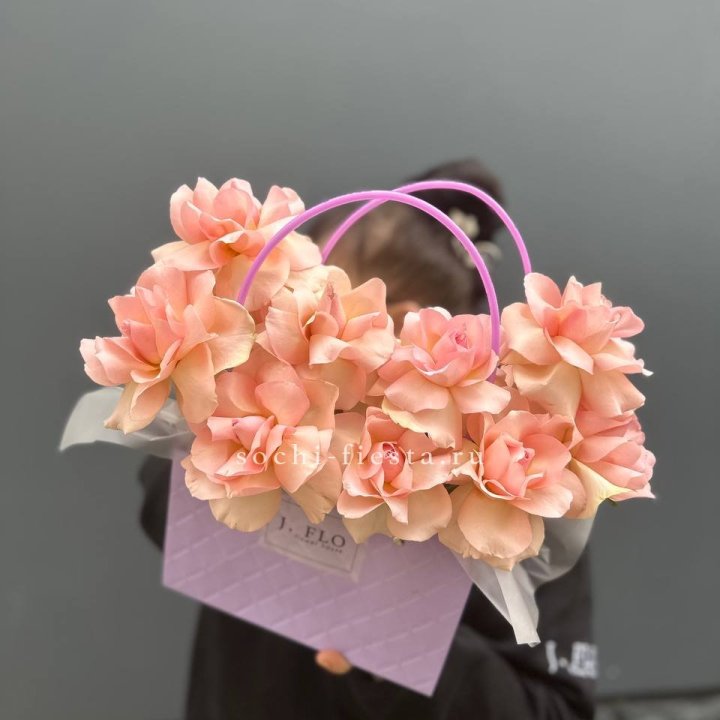 Сумочка с розами "Кети" в Саранске