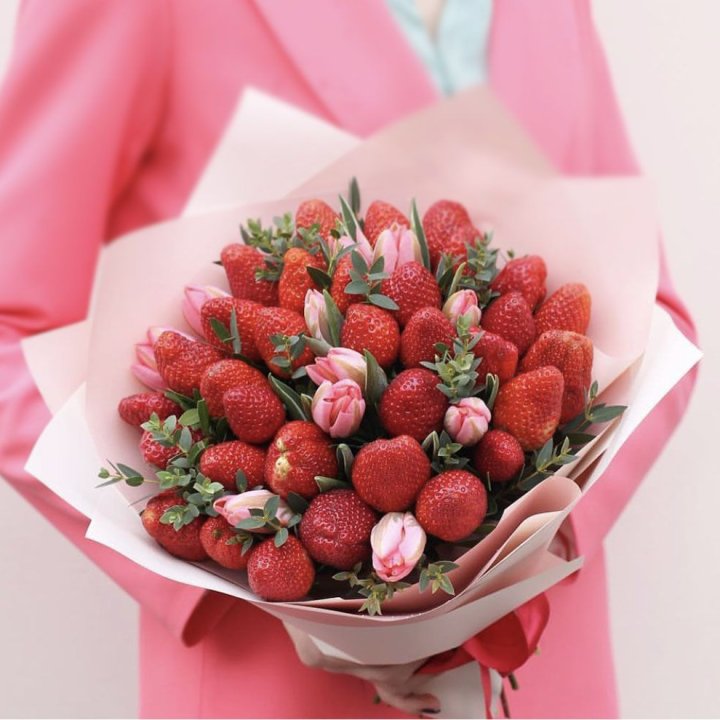 Тюльпаны и клубника в Саранске