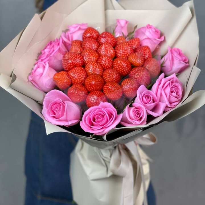 Клубника и розы в Саранске