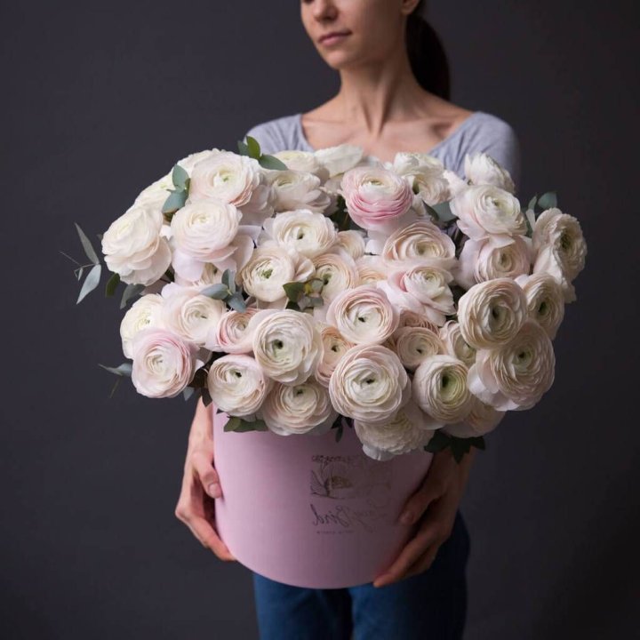 Бокс с ранункулюсами в Саранске