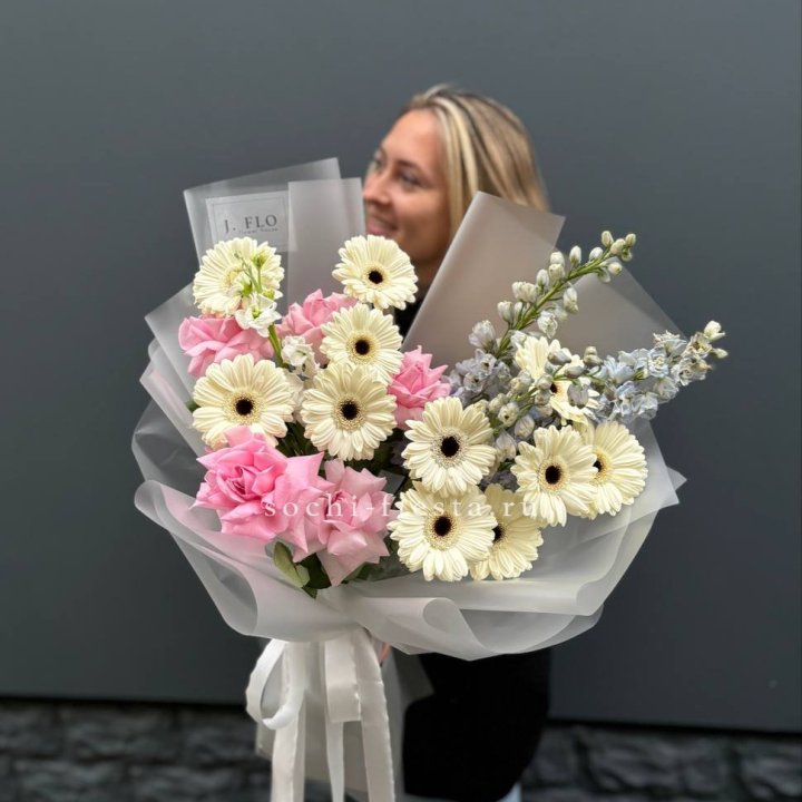 Букет роз и гербер в Саранске