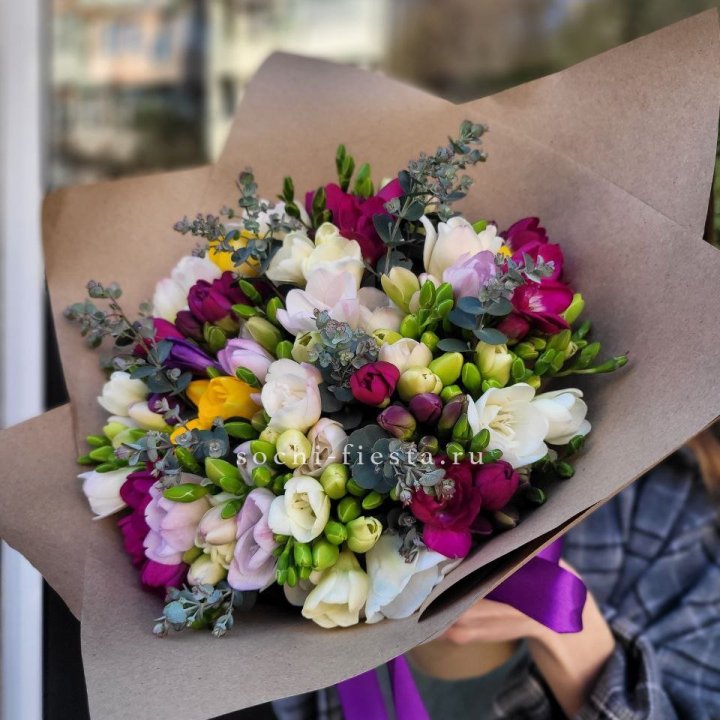 Букет фрезий "Радуга" в Саранске