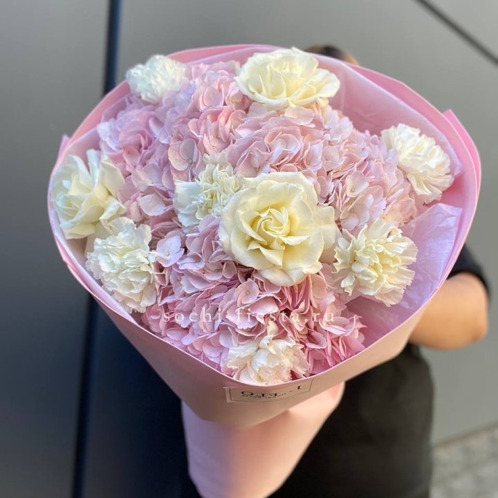  Букет гортензий и роз  в Саранске