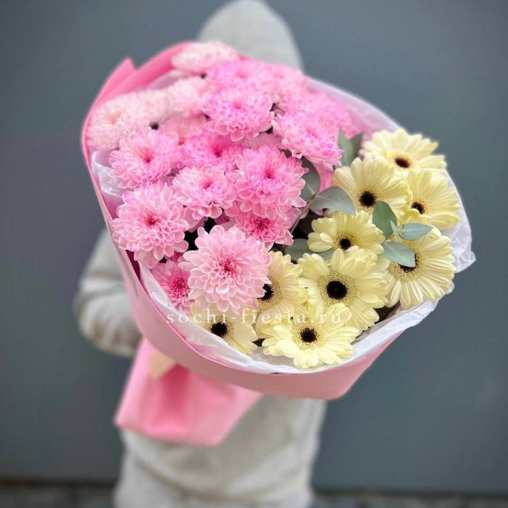 Дуо хризантем и гербер в Саранске