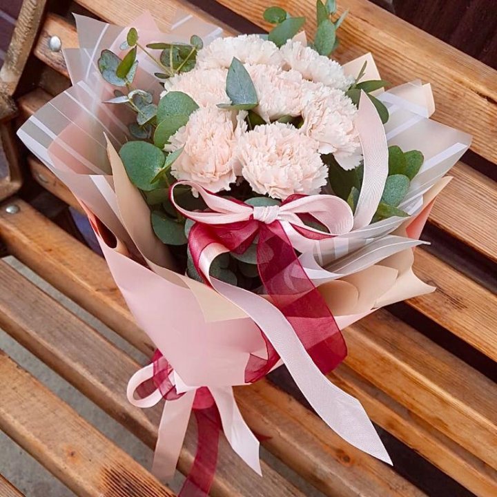 Диантусы с эвкалиптом в Саранске