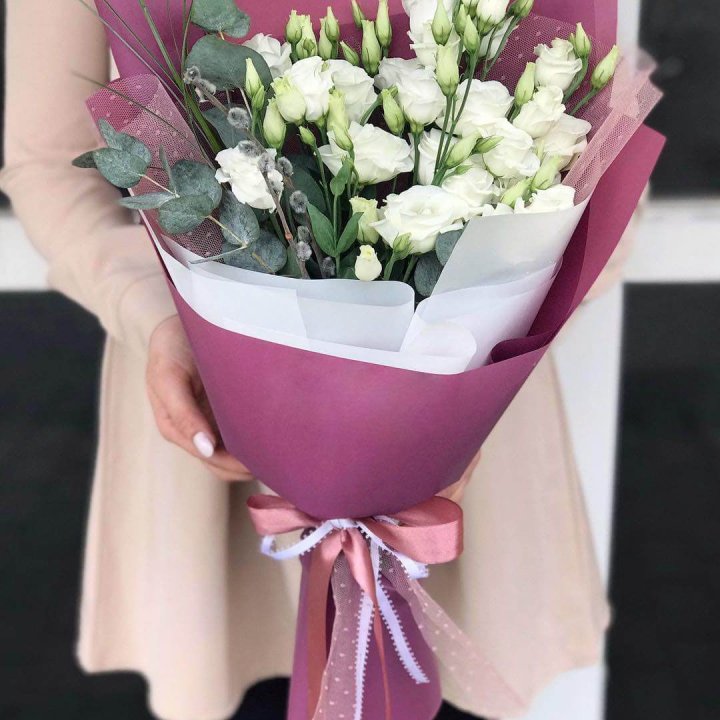 Эустомы с эвкалиптом в Саранске