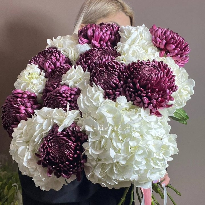 Охапка Бигуди и гортензий в Саранске