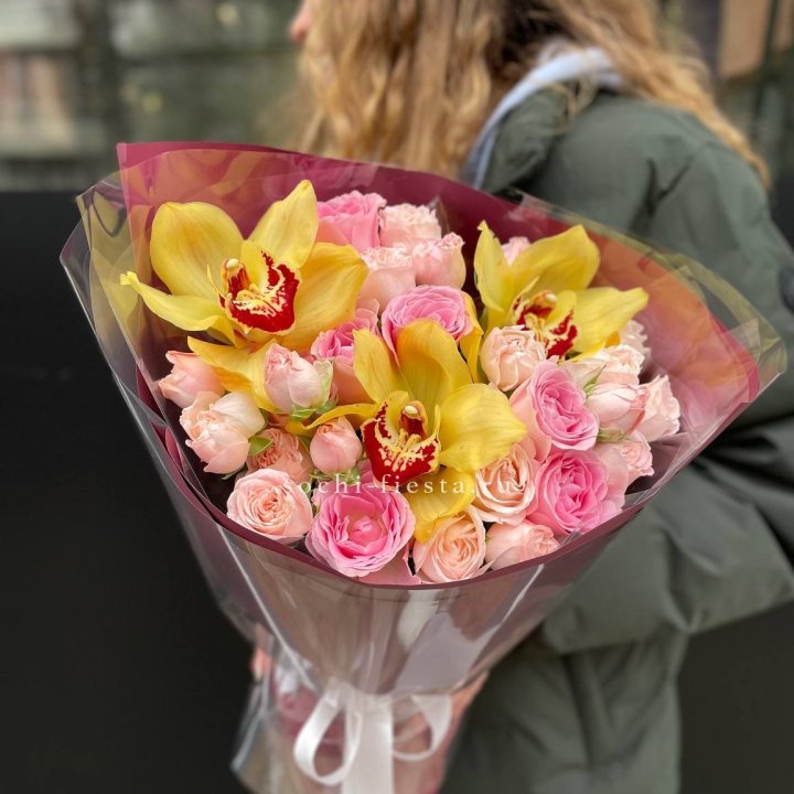  Букет орхидей и роз Есенья в Саранске