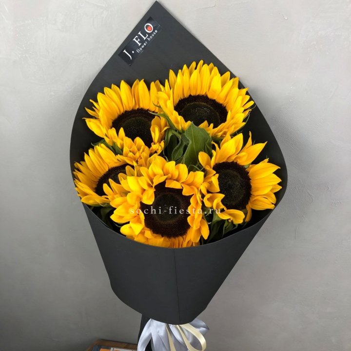 Букет из 5  подсолнухов в Саранске