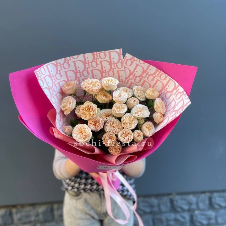 9 пионовидных роз в Саранске