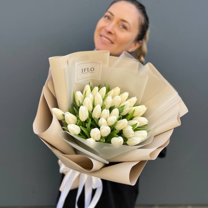 35 белых тюльпанов в Саранске