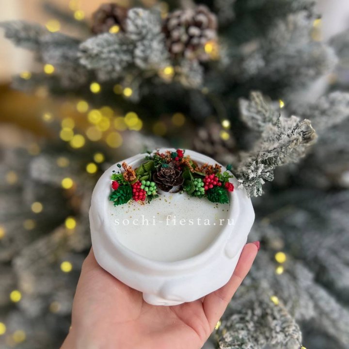 Свеча ароматическая в гипсе Руки с шишкой в Саранске