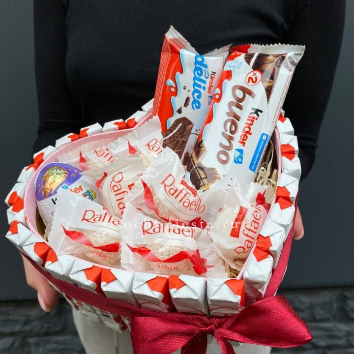 Подарочный набор сердце с Киндерами и Рафаэлло в Саранске