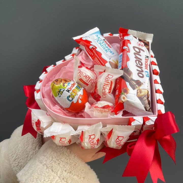 Бокс киндерами и раффаэлло в Саранске