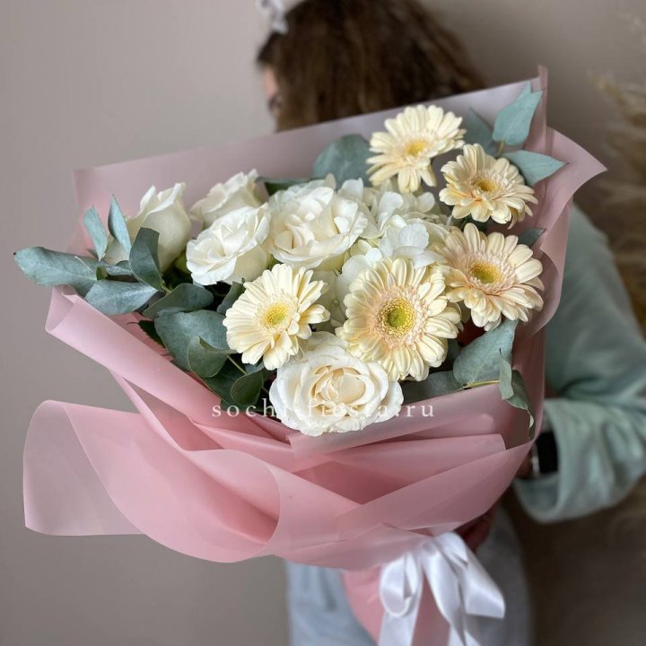 Букет роз, гортензии, гербер  в Саранске