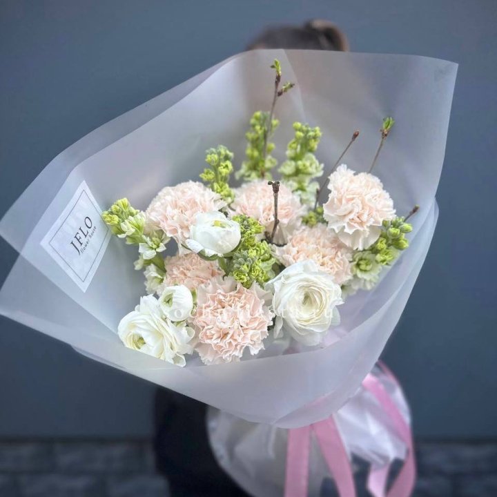 Букет маттиолы и ранункулюсов  в Саранске