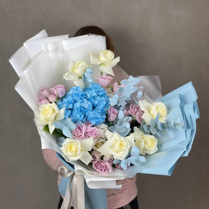 Дизайнерский букет "Блю скайфорт" в Саранске
