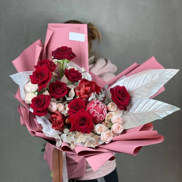 Дизайнерский букет "Ред Вильвет" в Саранске