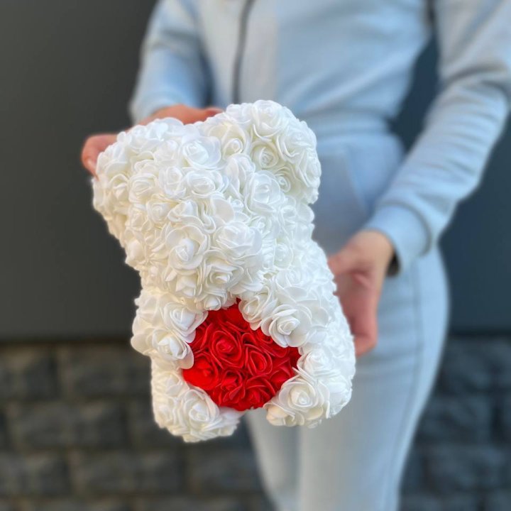 Медведь с красным седцем в Саранске