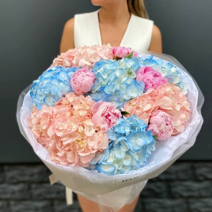 Дуобукет гортензии с пионами  в Саранске