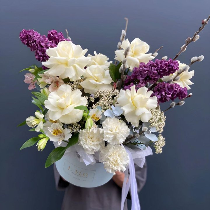 Цветочный бокс Французских роз и Сирени в Саранске