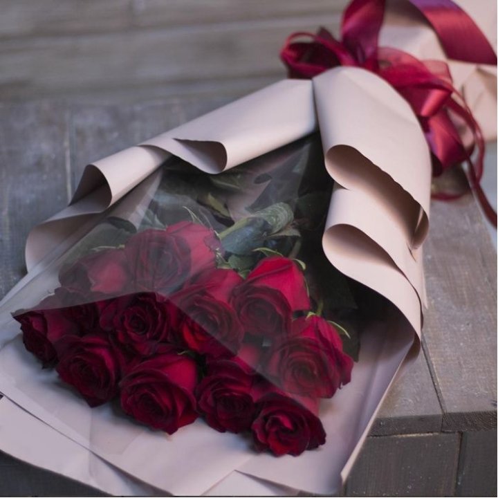 11 голландских роз в оформлении в Саранске