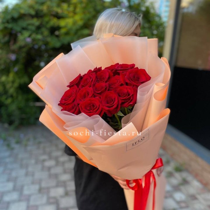 15 голландских роз в оформлении в Саранске