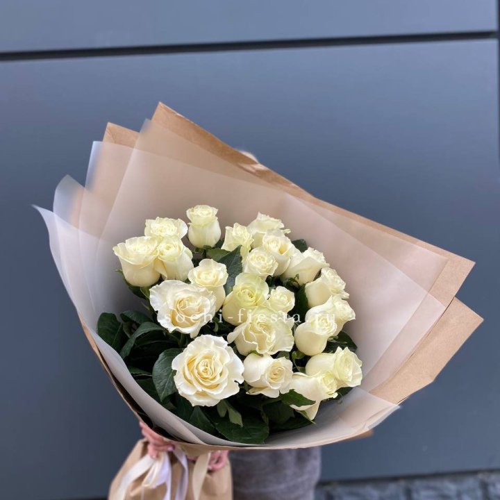  Букет  высоких белых роз   в Саранске