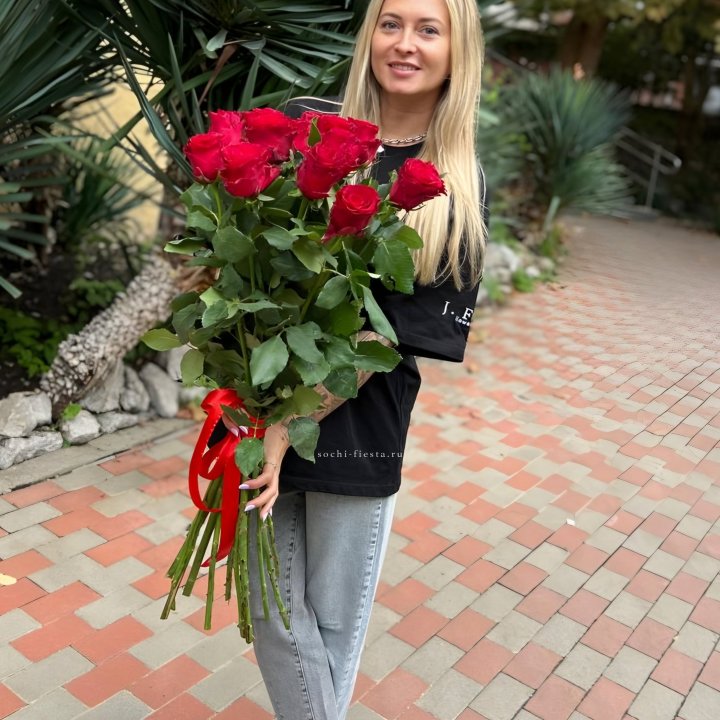 15 высоких красных роз в Саранске