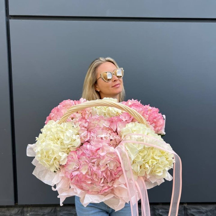 7 гортензий в корзине в Саранске