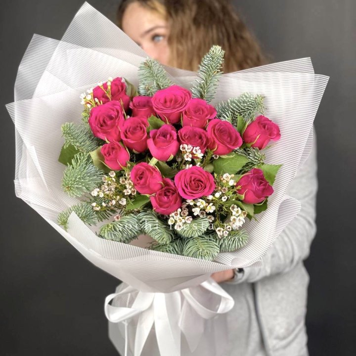 Новогодний букет Елки и Розы в Саранске