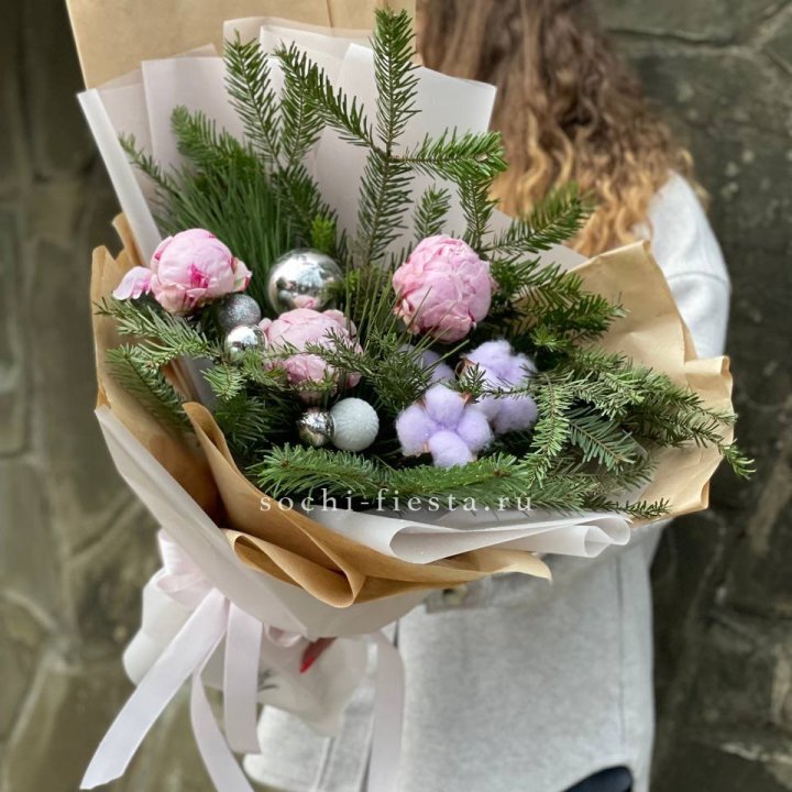Новогодний букет с пионами  в Саранске