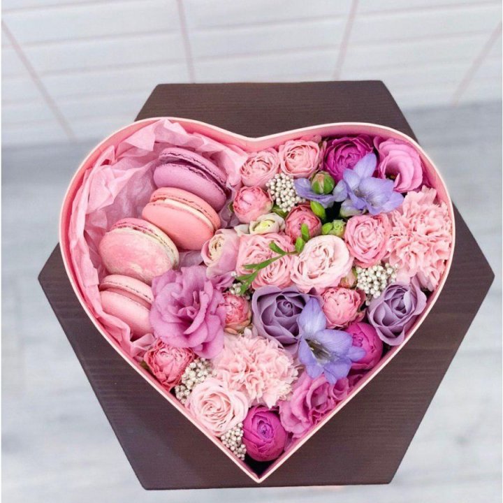 Бокс-сердце с макаронс  в Саранске