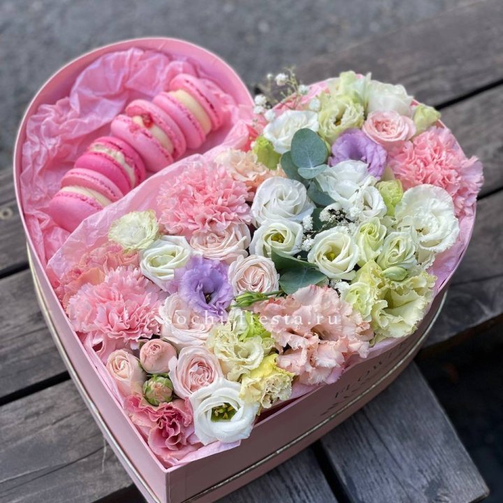 Бокс-сердце с макарон "Пинк" в Саранске