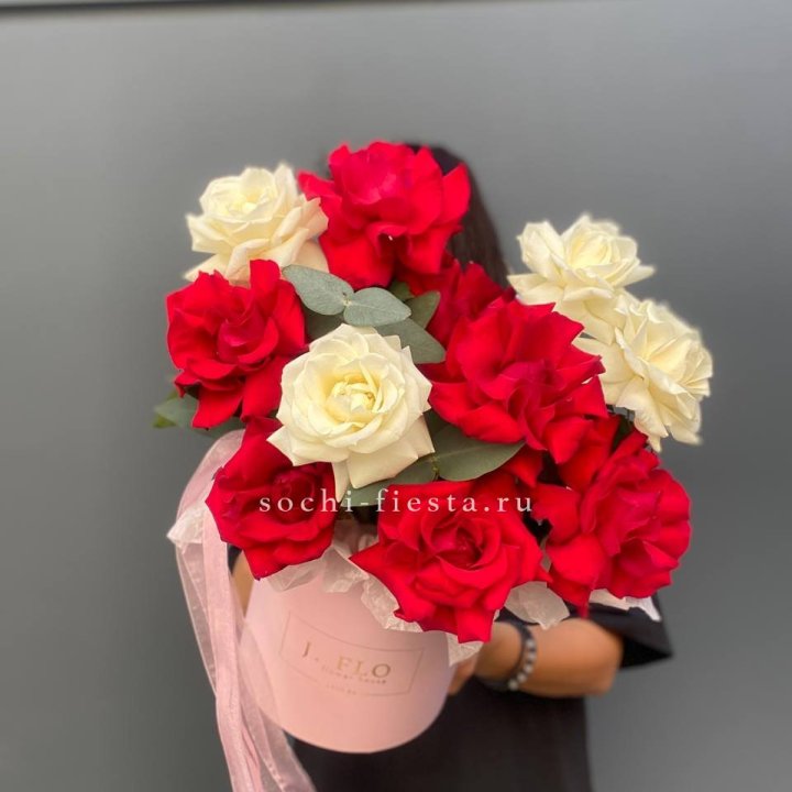 13 Французских роз в боксе в Саранске