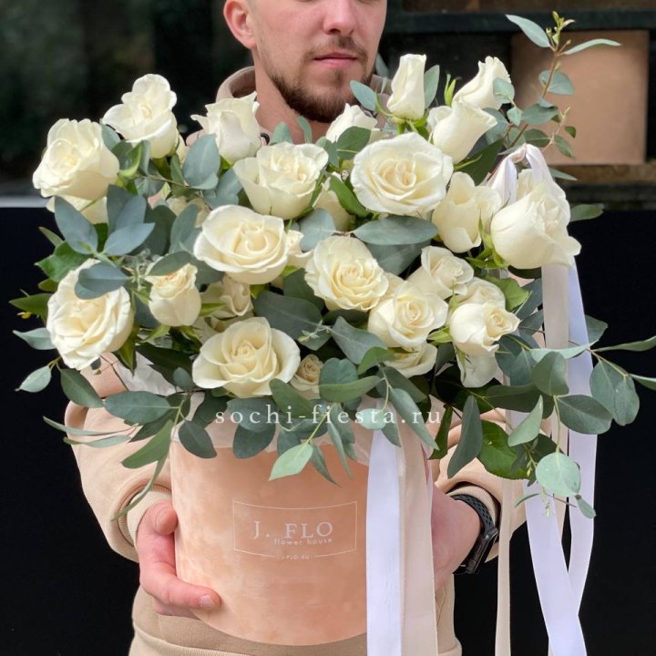 41 белая роз в бархатном боксе в Саранске