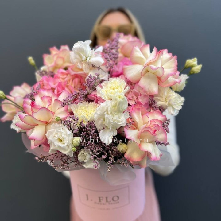 Цветочная композиция "Глория" в боксе в Саранске