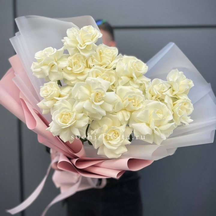 Букет из 15 французских роз Вайт дрим в Саранске