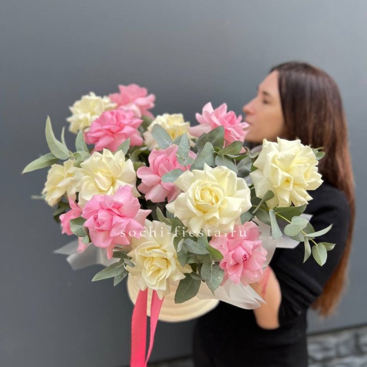 Зефирный бокс из 17 французских роз микс в Саранске