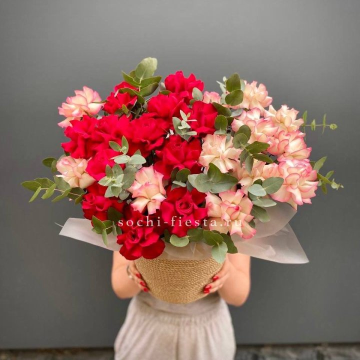 25 Французских роз в джутовом кашпо  в Саранске