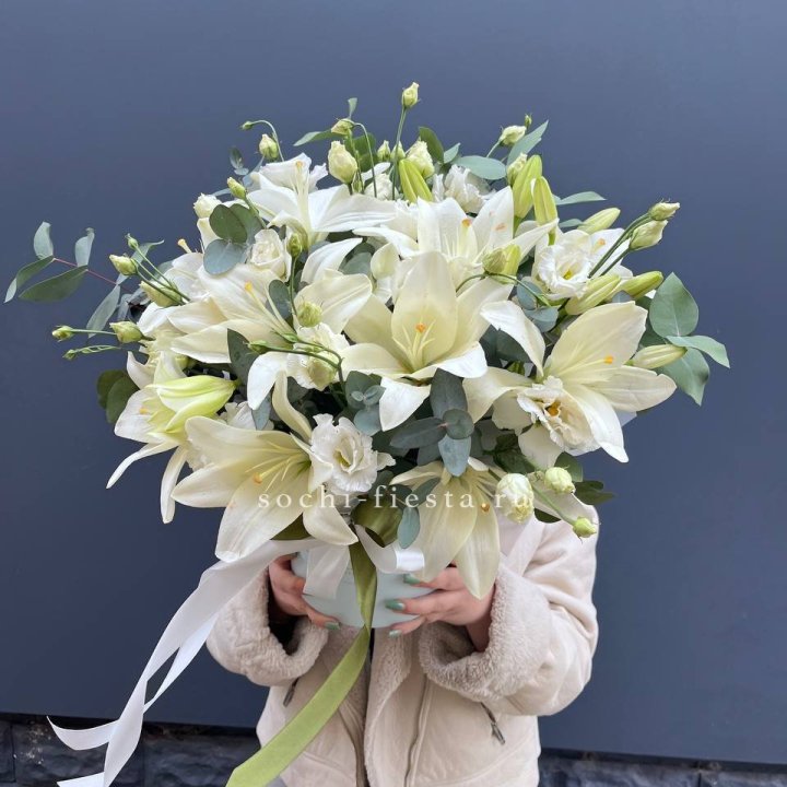 Бокс лилий и эустомы в Саранске