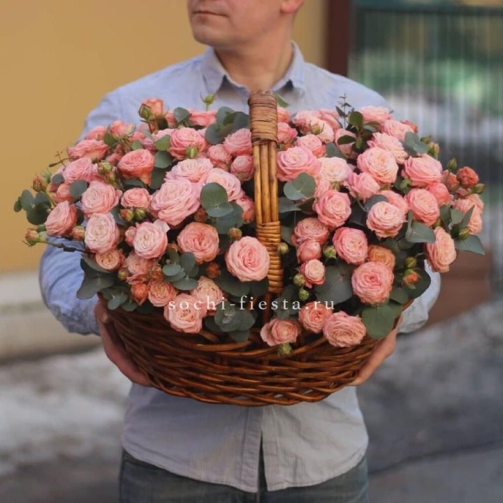 Корзина из 101 пионовидной розы в Саранске