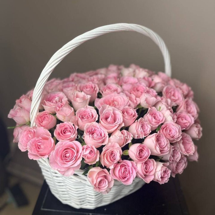 101 розовая роза в корзине в Саранске