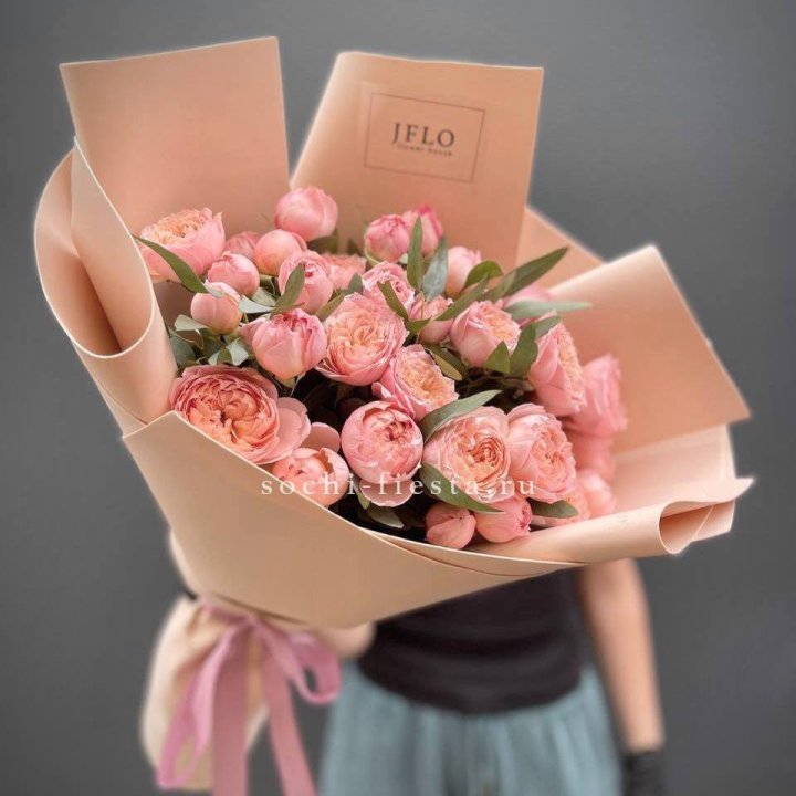 Букет из 9 кустовых роз Джульетта в Саранске