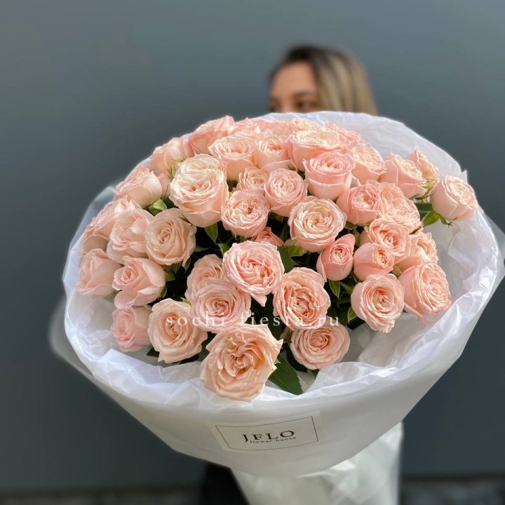 Букет кустовых роз Бомбастик в Саранске