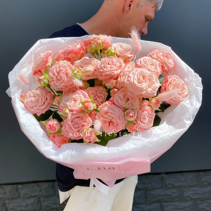 Пионовидные розы Мадам Бомбастик в Саранске