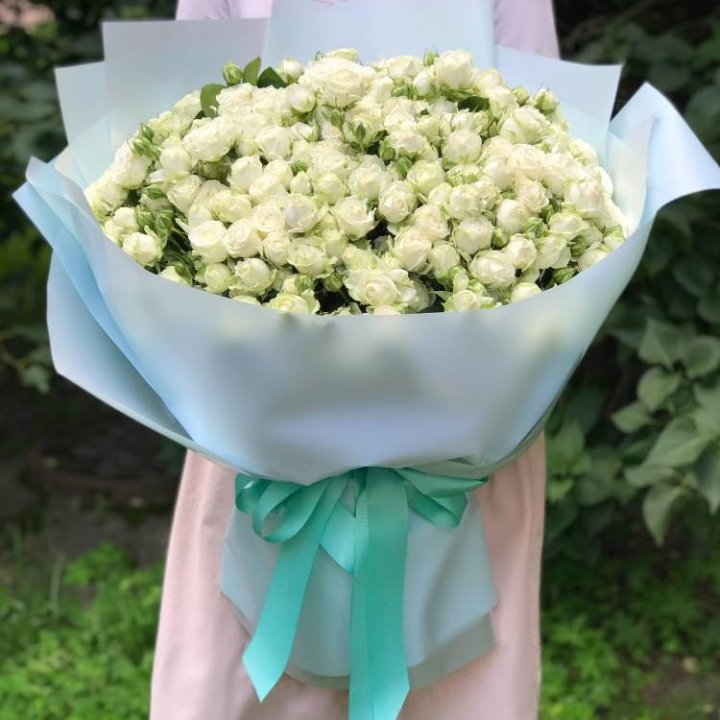 51 белая кустовая роза в Саранске