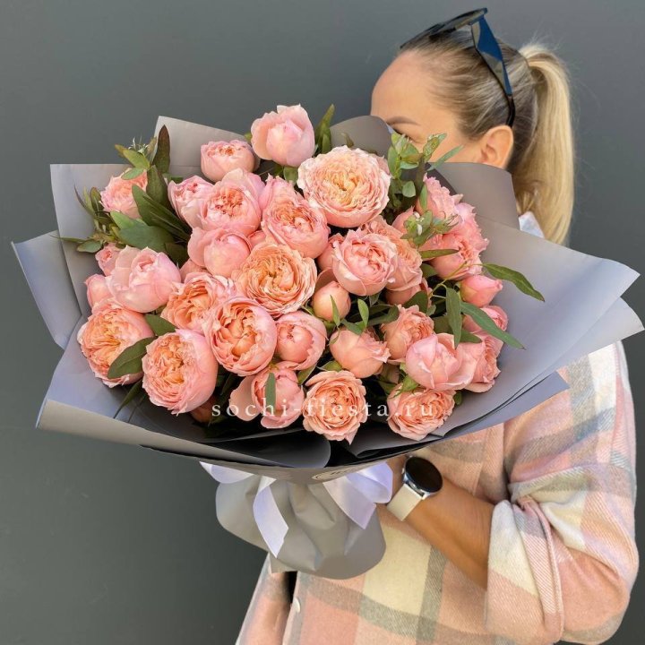 Букет с пионовидными розами "Пивайн" в Саранске