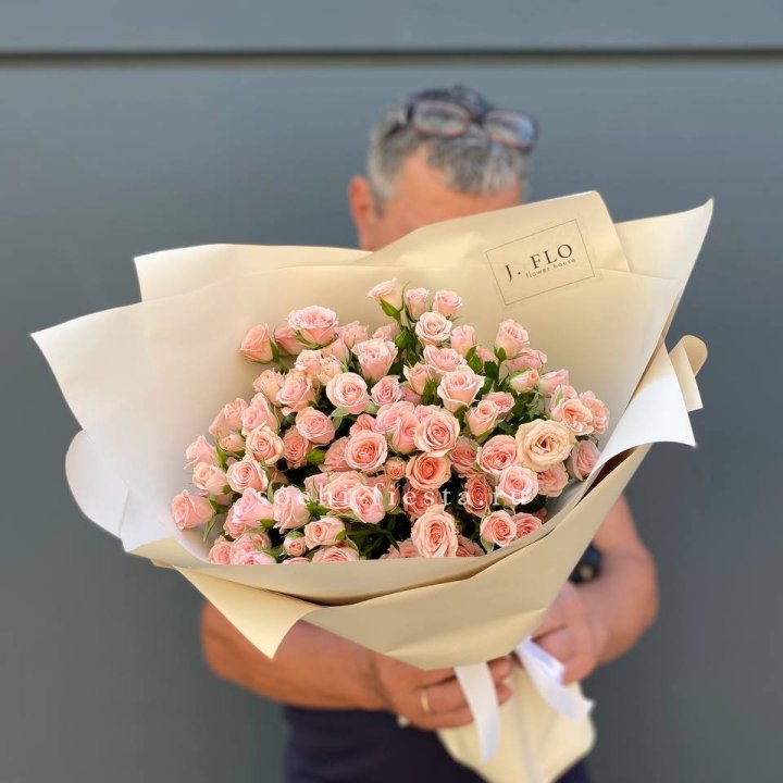 Кустовые розы леди в Саранске