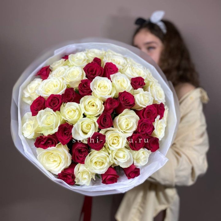 Микс из 55 роз в Саранске